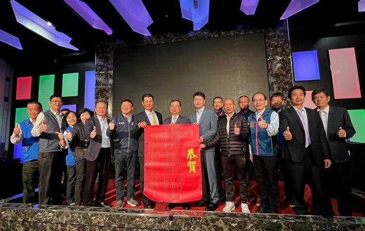 桃園市政府農業局陳冠義局長恭賀新任的八德區農會理事長邱顯國、常務監事呂理樹、總幹事吳家暉