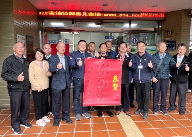 桃園市政府農業局陳冠義局長恭賀新任的新屋區農會理事長葉時詮、常務監事徐代發、總幹事盧永才