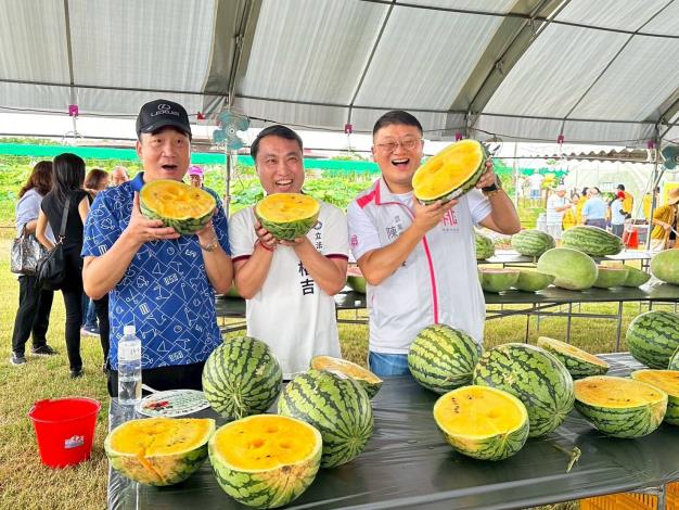 局長、理事長及涂權吉立法委員與小西瓜合照