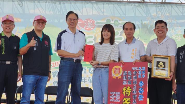 2025全國蜂蜜品質評鑑荔枝組及龍眼組雙料特等獎 李姿瑩