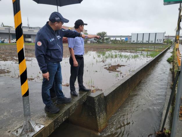 豪雨釀災水淹農作 桃市農業局勘災應變助農民 (9)