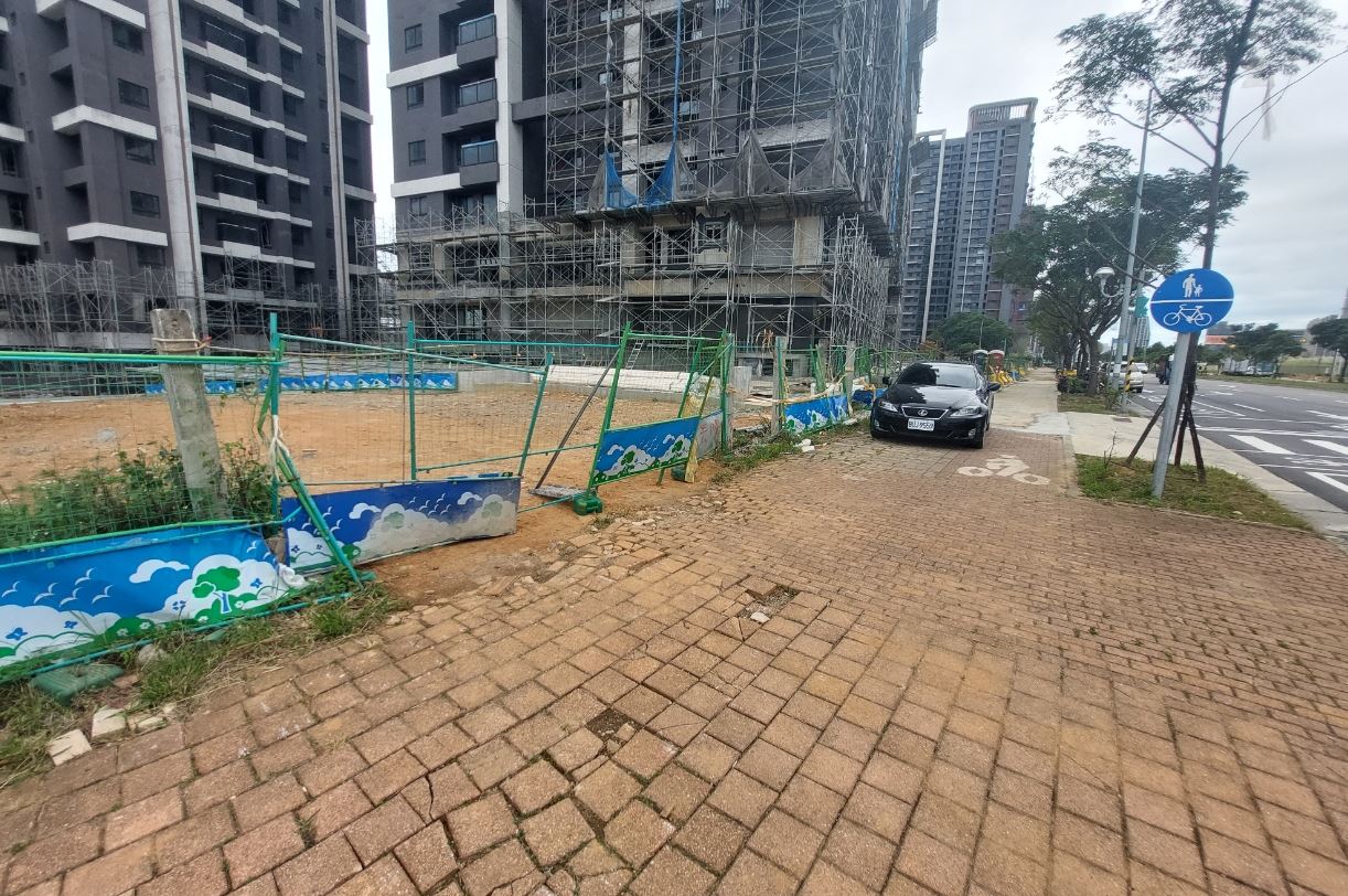 建案造成人行道損毀建管處出招管制