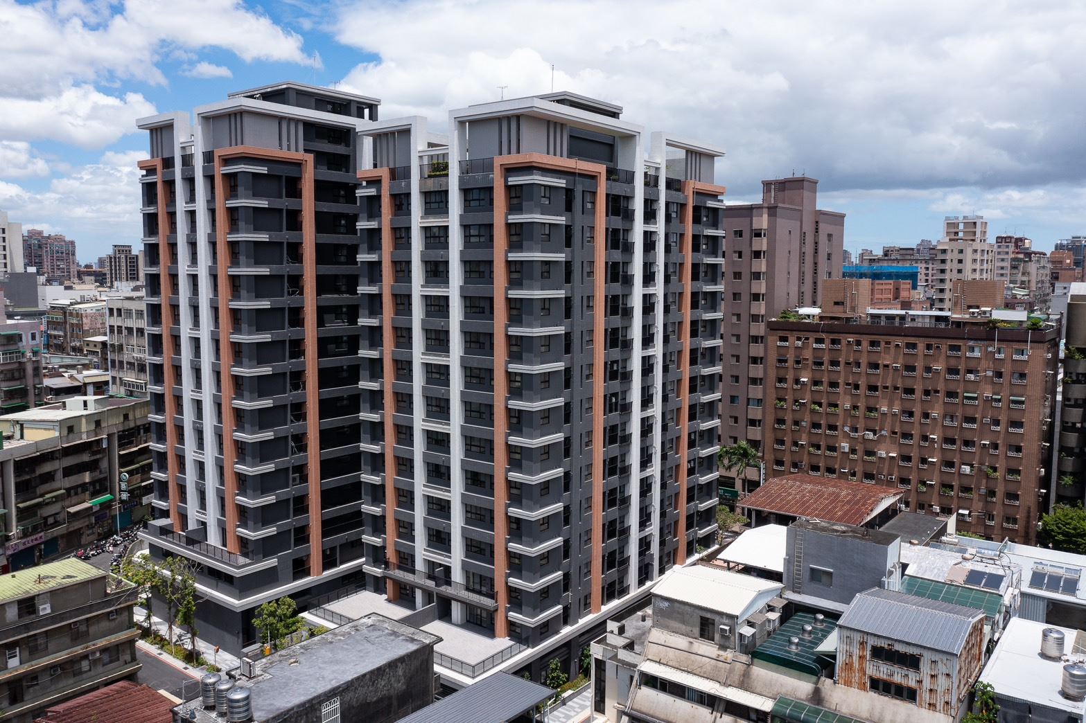 市長開箱桃園首件公辦都更社宅實品屋 東門段70戶社宅9月招租(共五張)