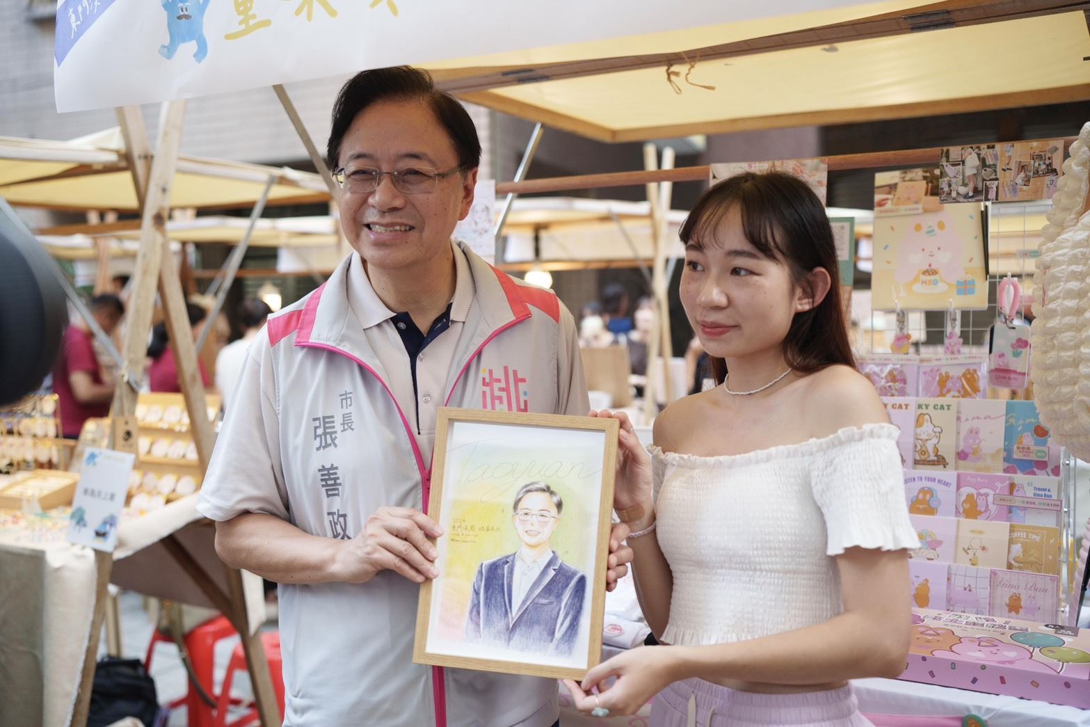 手作市集創作者致贈市長畫作