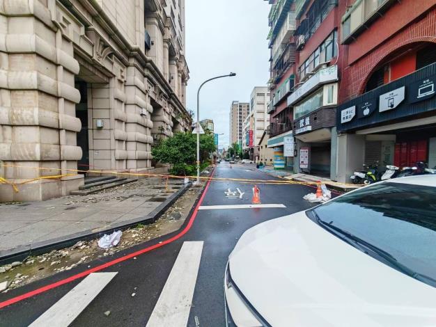 磁磚雨社區引響周邊居民通行