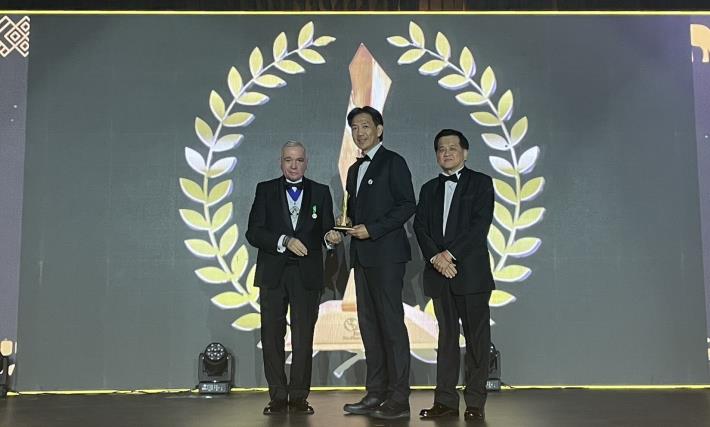住都中心邱英哲執行長代表領獎