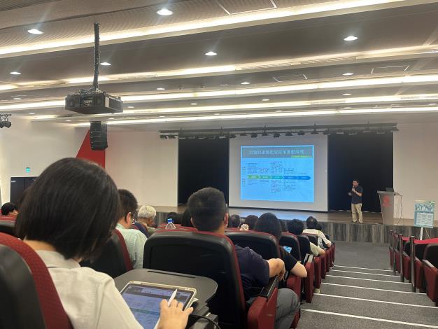 府內各單位也派員出席了解公有建築能效議題