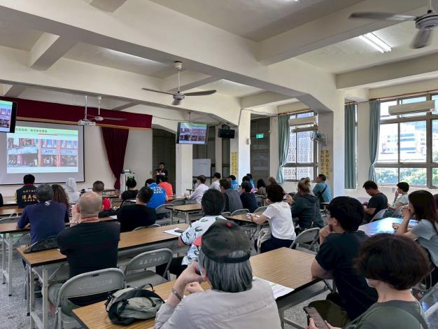 都發局和輔導團隊本週三辦理招牌補助說明會