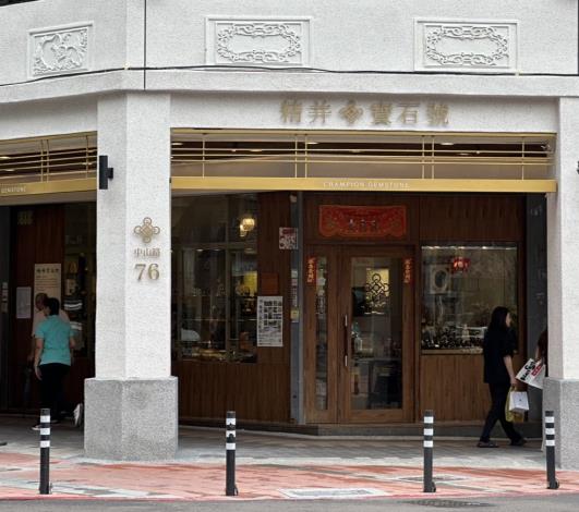 市府推動舊市區招牌更換，在步行的視覺上有新的體驗