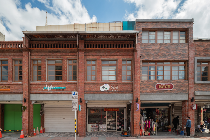 服飾、飾品店立面整修後樣貌