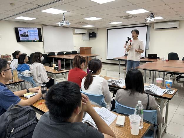 住都中心邱執行長勉勵上課學員