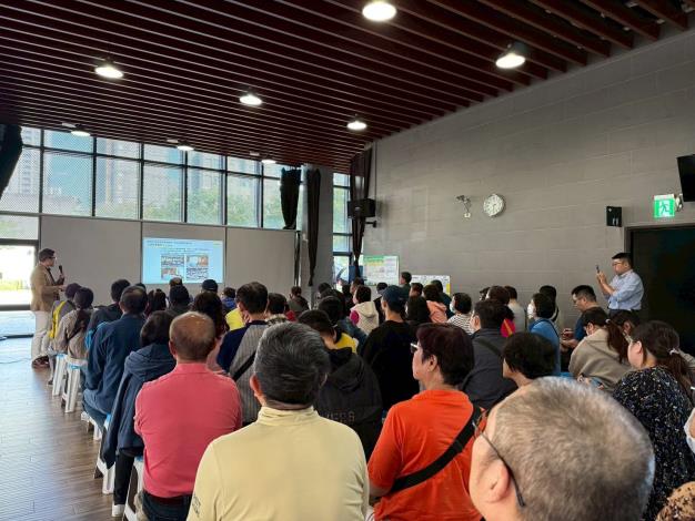 住都中心向大華八街災損戶和周邊鄰地所有權人說明