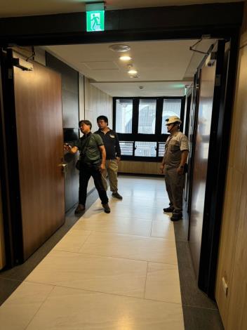 公安申報專業技師進行檢梯廳