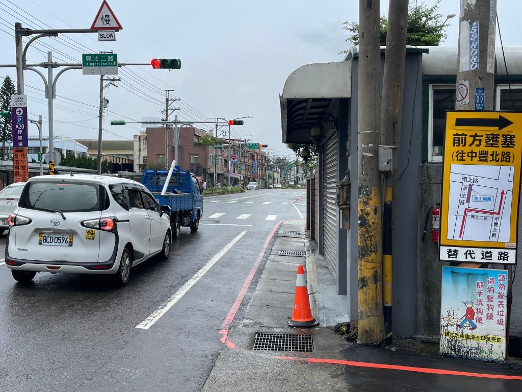 中壢地區污水下水道工程已進行至新生路與環北路口，施工期間為避免造成壅塞不便建議市民朋友提前改道敬請見諒