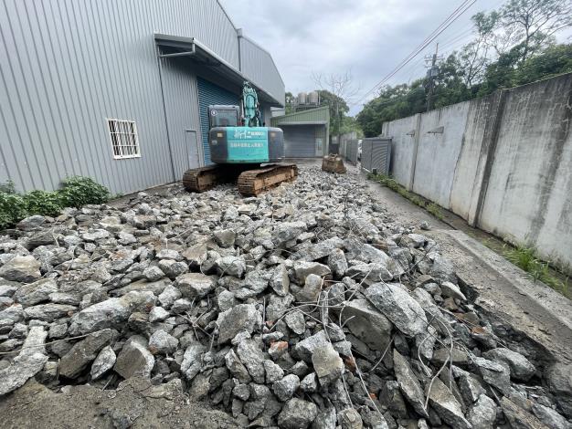 執行強制拆除作業