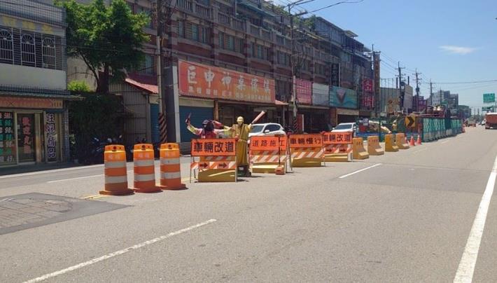 圖3、道路工區交維措施(包括防撞桶、義交、拒馬、圍籬等)