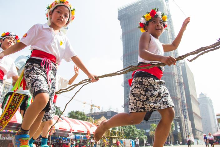 卑南族的孩子也參加這項年祭​