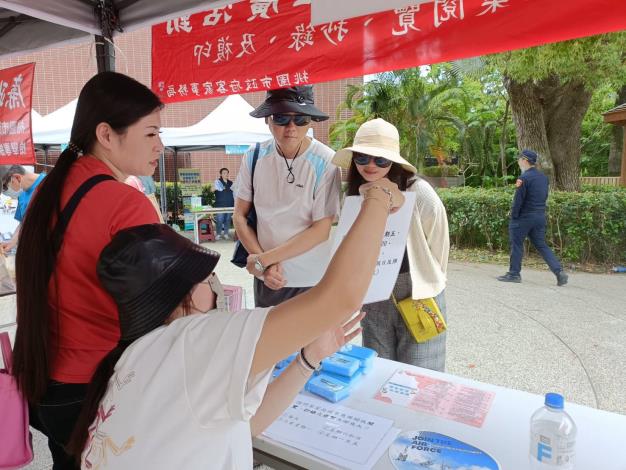 向民眾宣導檔案應用相關規定