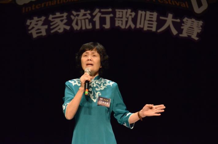 長青組參賽者用動人心弦的嗓音,擄獲在場所有人的目光
