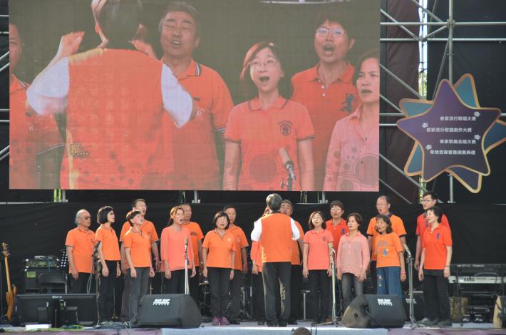 美聲組第一名荷聲合唱團成團30多年，老師融合其他曲風，讓演唱客家歌曲更多元。.JPG