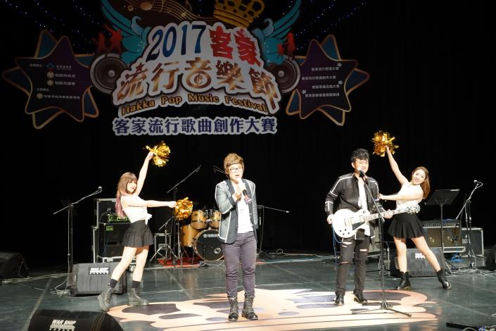 創作大賽參賽者邱廉欽曾榮獲金曲獎最佳客語歌手獎.JPG