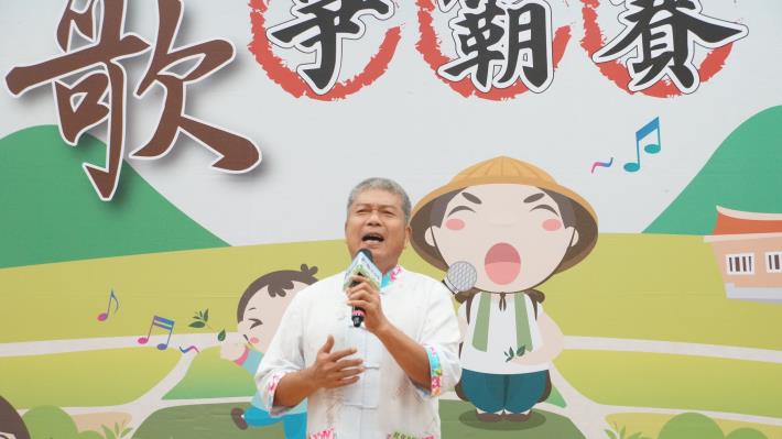 壯年組徐福勳賣力演唱，期能獲得佳績。