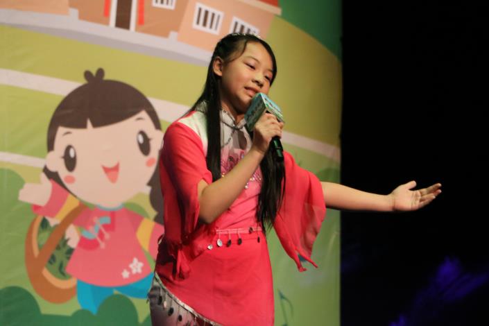 少年組參賽者演唱瓜子仁，小小年紀展現驚人歌藝。