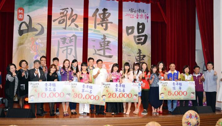 青年組得獎合影