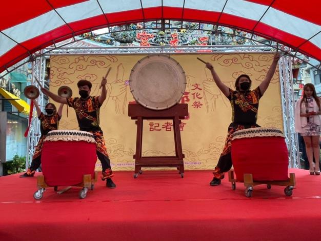 「2021桃園三界爺文化祭」活動開跑記者會，由聖義龍獅戰鼓團以氣勢滂薄的戰鼓，為活動揭開序幕