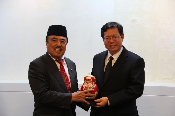 印尼副總統特助H.M. Alwi Hamu與鄭市長