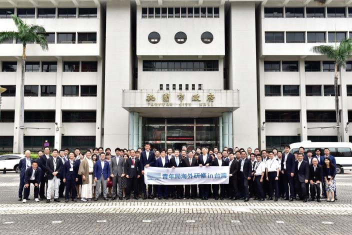 日本自由民主党青年局長佐々木紀が80名の青年局員を率い台湾を訪問している。