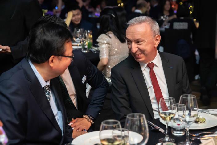 Mayor Cheng met Director Jean-François Casabonne-Masonnave of the French Office in Taipei at the gala