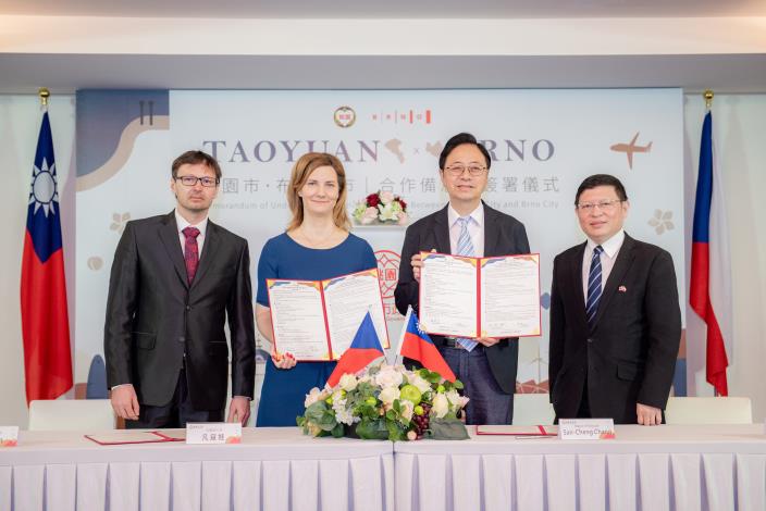 The signing ceremony was witnessed by Deputy Director-General Jared Lin of MOFA's Department of European Affairs and Brno City Councilor Jiri Oliva.