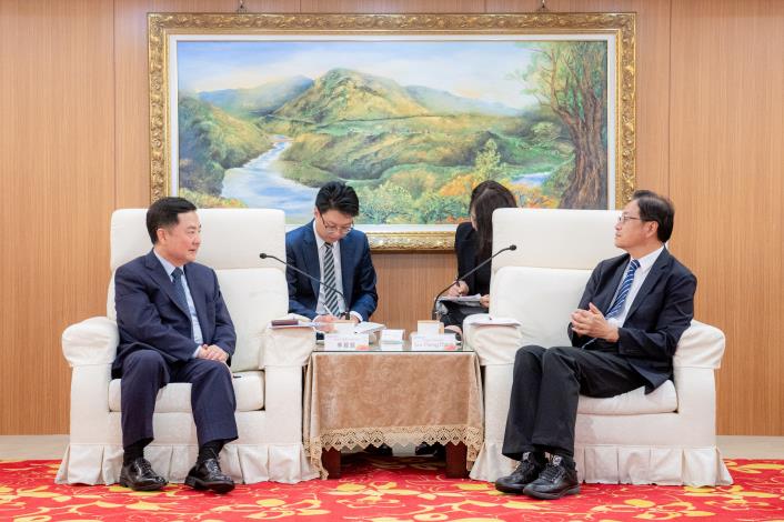 桃園市長張善政與駐台北韓國代表部代表李殷鎬進行交流