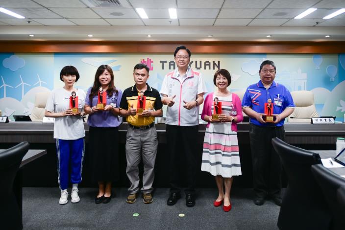 張市長期許得獎同仁發揮正面影響力激勵其他同仁
