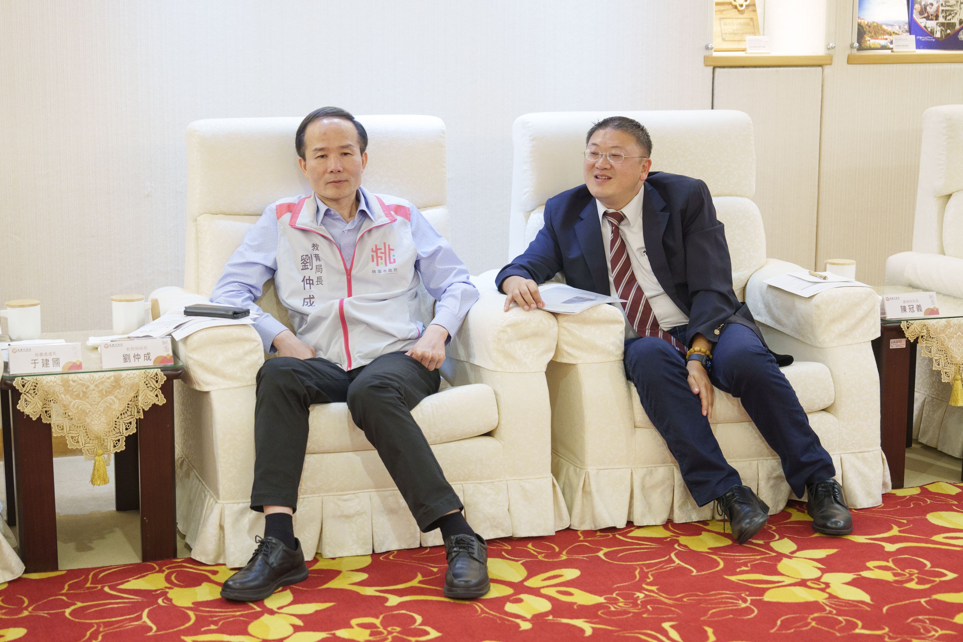 農業局安排了一系列具有桃園特色的行程，包括賞蓮、參訪米農場、製茶廠、農業生產合作社、智慧農機、休閒農業區等