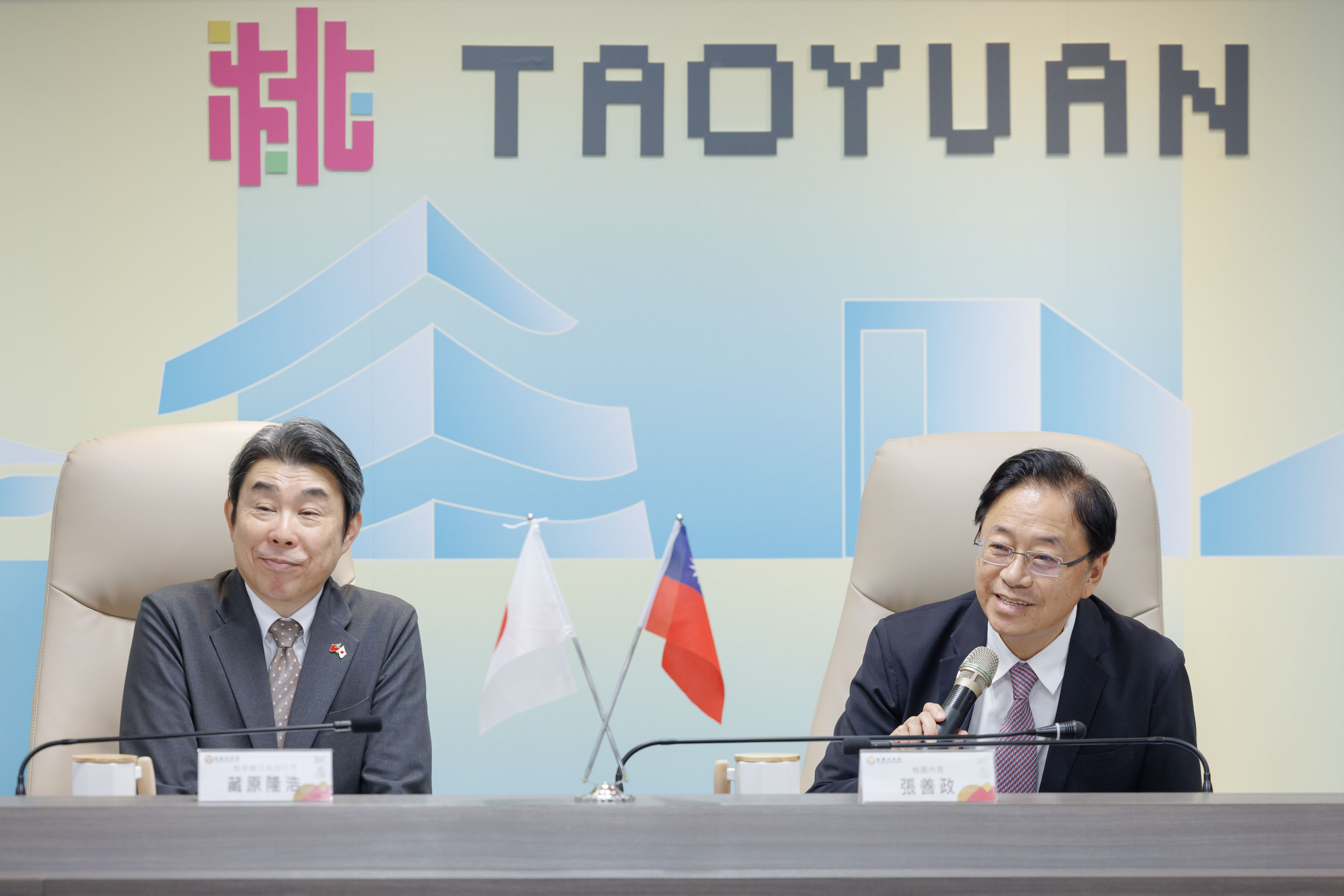 桃園市長張善政今(30)日與日本熊本縣玉名市藏原隆浩市長等一行貴賓會面，就經貿及體育交流等議題交換意見。