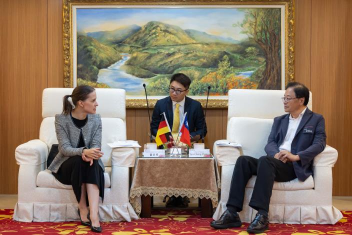 雙方就未來經貿合作交換意見，盼促進各產業合作交流。