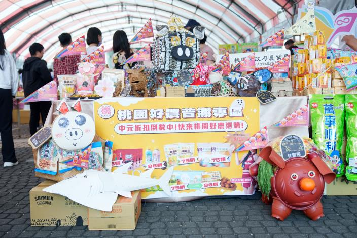 農業局以「米豬」取代傳統神豬，展現環保新意。
