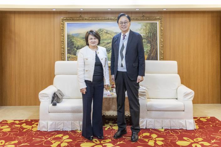 張市長與符代表合影