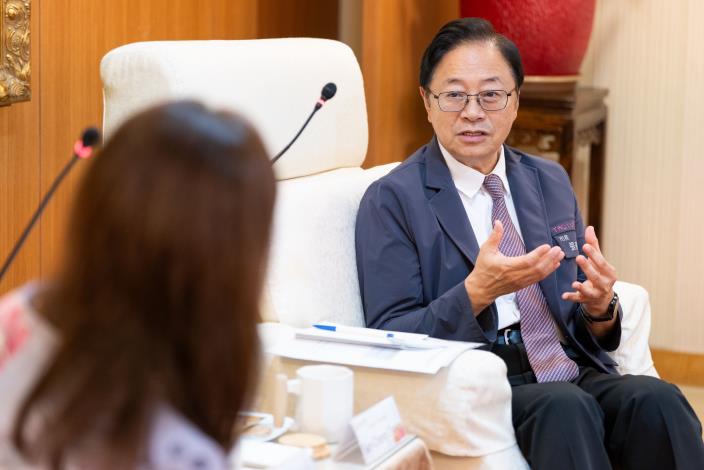 張市長感謝艾思妮花代表3年來對桃園的支持與協助，並預祝未來出任亞塞拜然大使，繼續發揮所長。