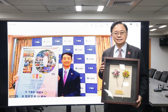 桃園與日本千葉縣締盟10週年　張市長贈市花纏花簪盼友誼持續綻放