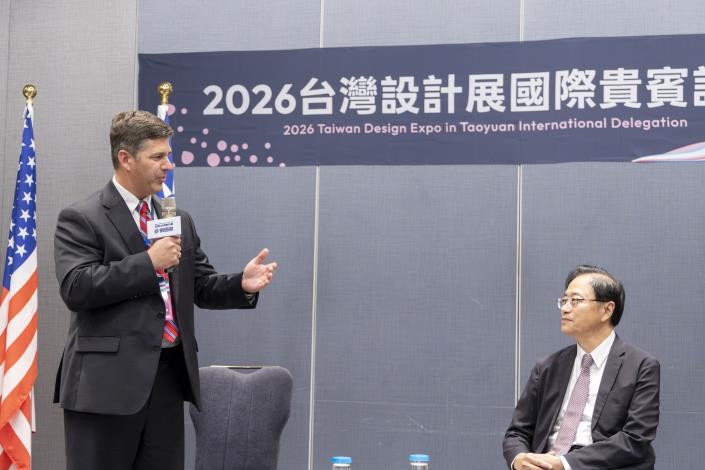 美國德州嘉倫市長赫德里克（Dylan Hedrick）表示，嘉倫市近年積極投資基礎設施，且同為AI伺服器重鎮與多元族群融合的城市，發展進程與桃園高度相似。