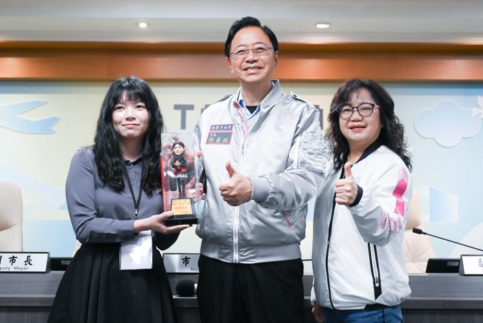 人事處專員康富瑜