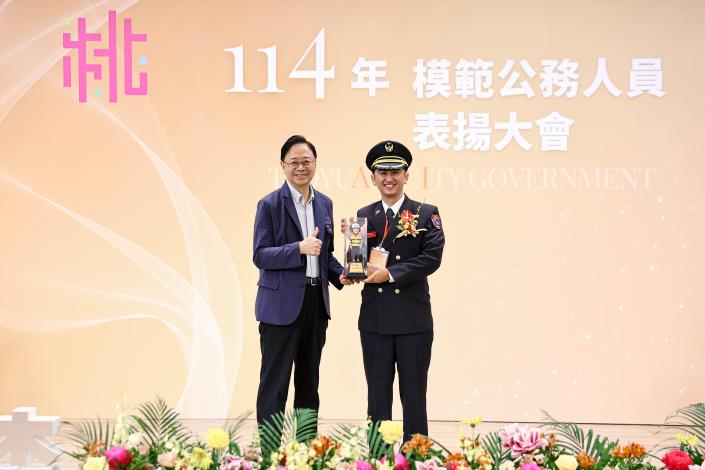 14.消防局洪泳竹小隊長