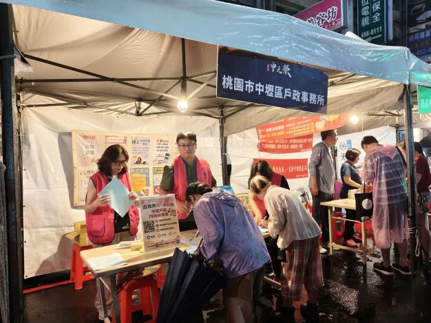 現場民眾填寫問卷可獲贈宣導品1份