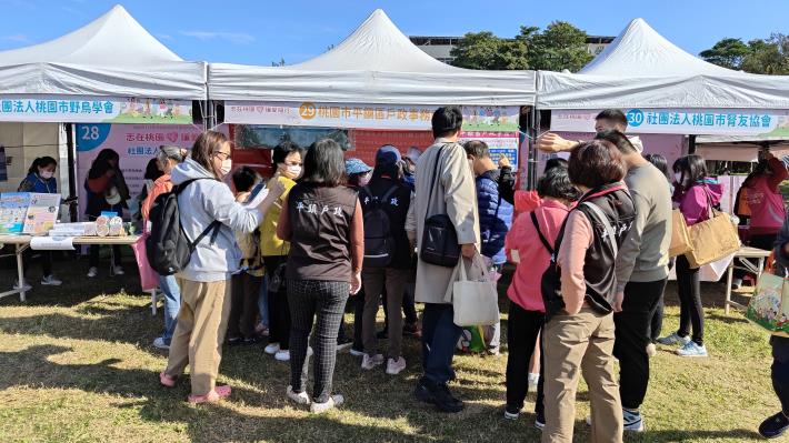 6民眾排隊參加活動