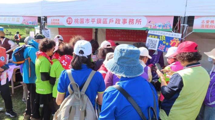 4.民眾熱烈參加活動-20251203