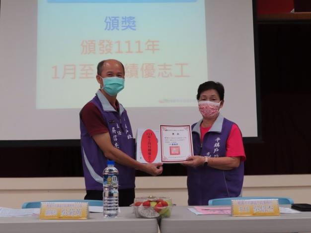 111年2月績優志工黃女士