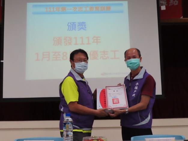 111年8月績優志工陳先生